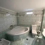 Three Roots House Apartment