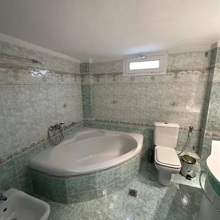 Three Roots House Апартаменты